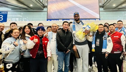 乐鱼体育官方入口-周琦新帮手！2米13中锋签约北京，上海外援不敢嚣张，杜锋心凉了